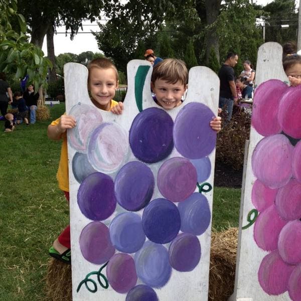 Children at the grape bunch photo cutout